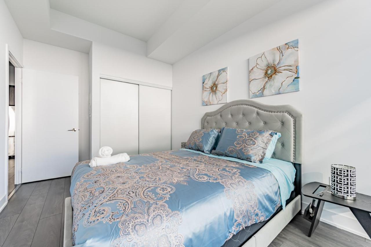 Condo In Parklawn & Lake Shore With Free Parking Close To Airport Toronto Exteriör bild