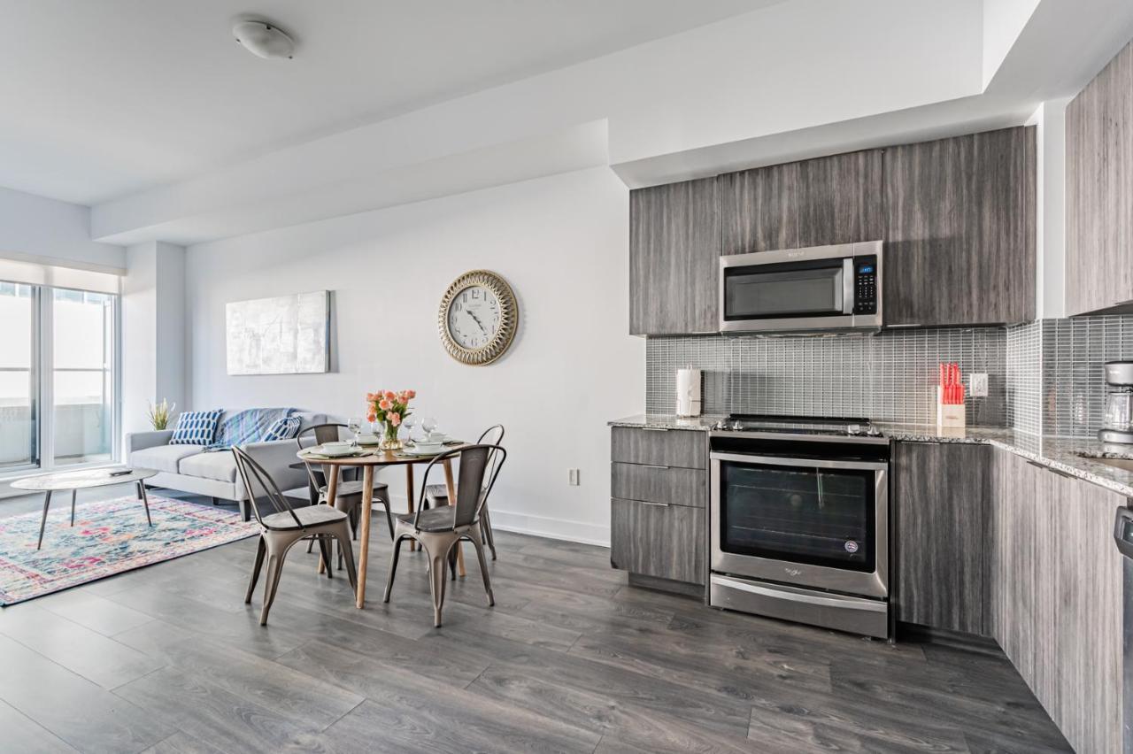 Condo In Parklawn & Lake Shore With Free Parking Close To Airport Toronto Exteriör bild