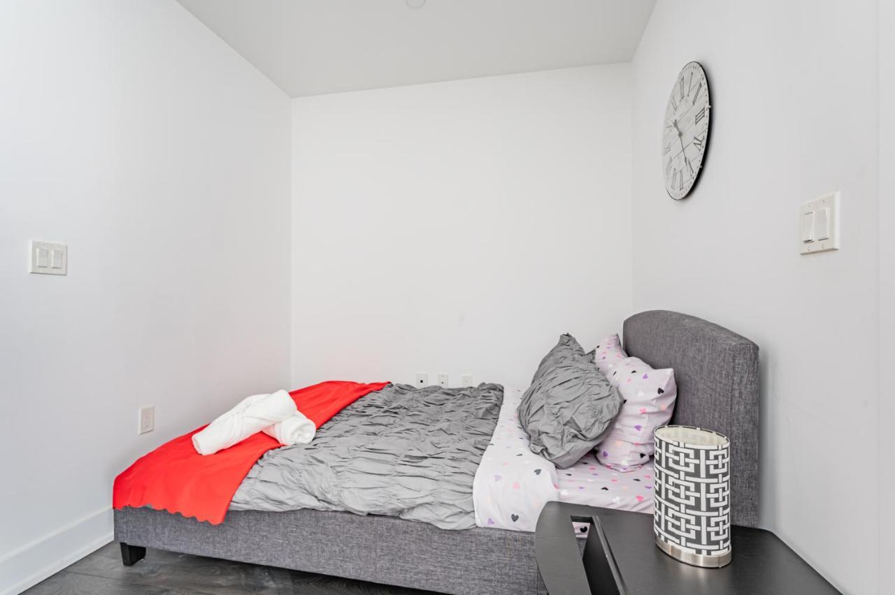 Condo In Parklawn & Lake Shore With Free Parking Close To Airport Toronto Exteriör bild