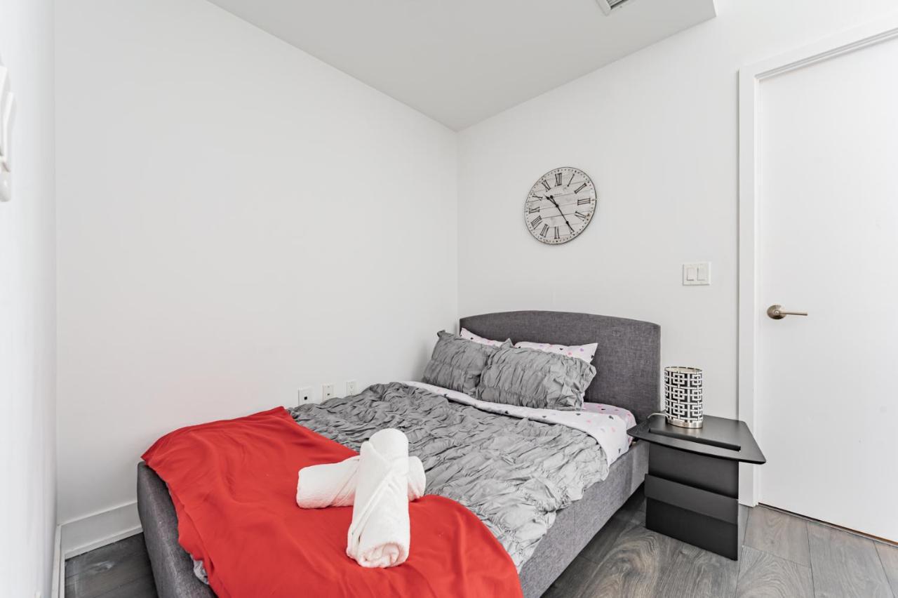 Condo In Parklawn & Lake Shore With Free Parking Close To Airport Toronto Exteriör bild