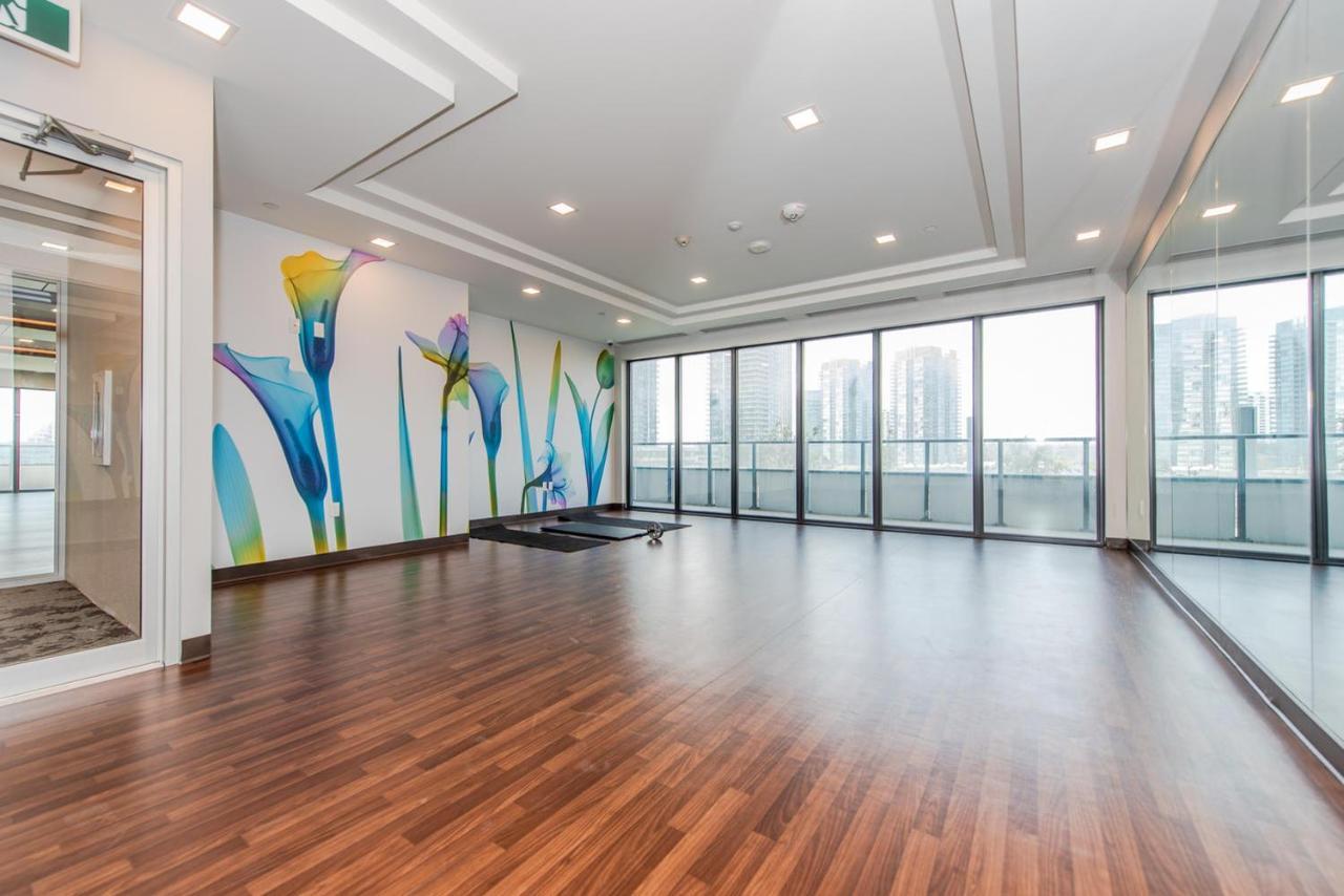 Condo In Parklawn & Lake Shore With Free Parking Close To Airport Toronto Exteriör bild
