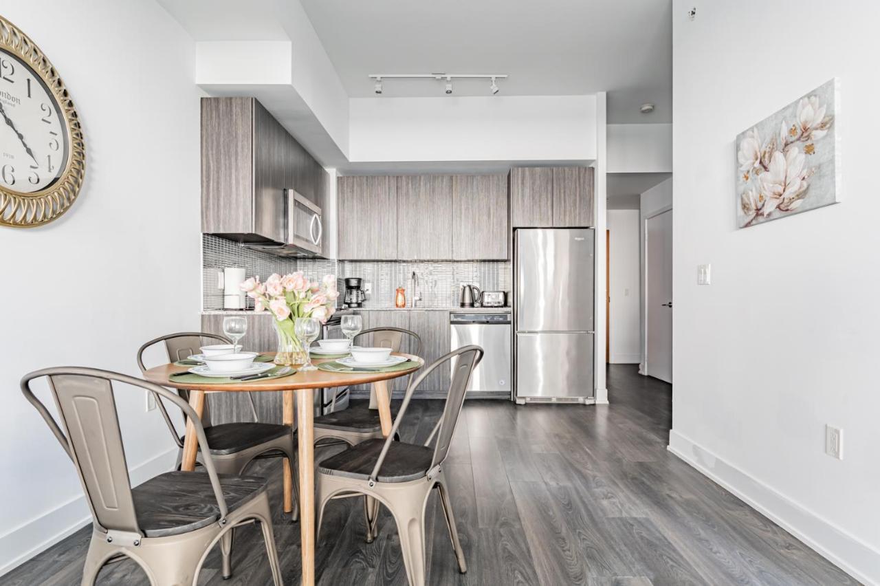 Condo In Parklawn & Lake Shore With Free Parking Close To Airport Toronto Exteriör bild