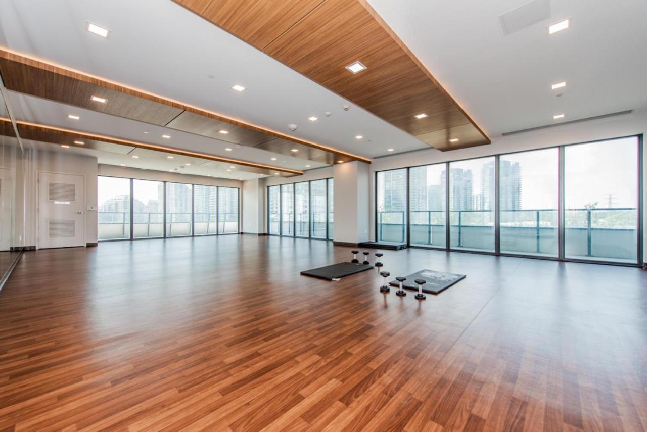 Condo In Parklawn & Lake Shore With Free Parking Close To Airport Toronto Exteriör bild