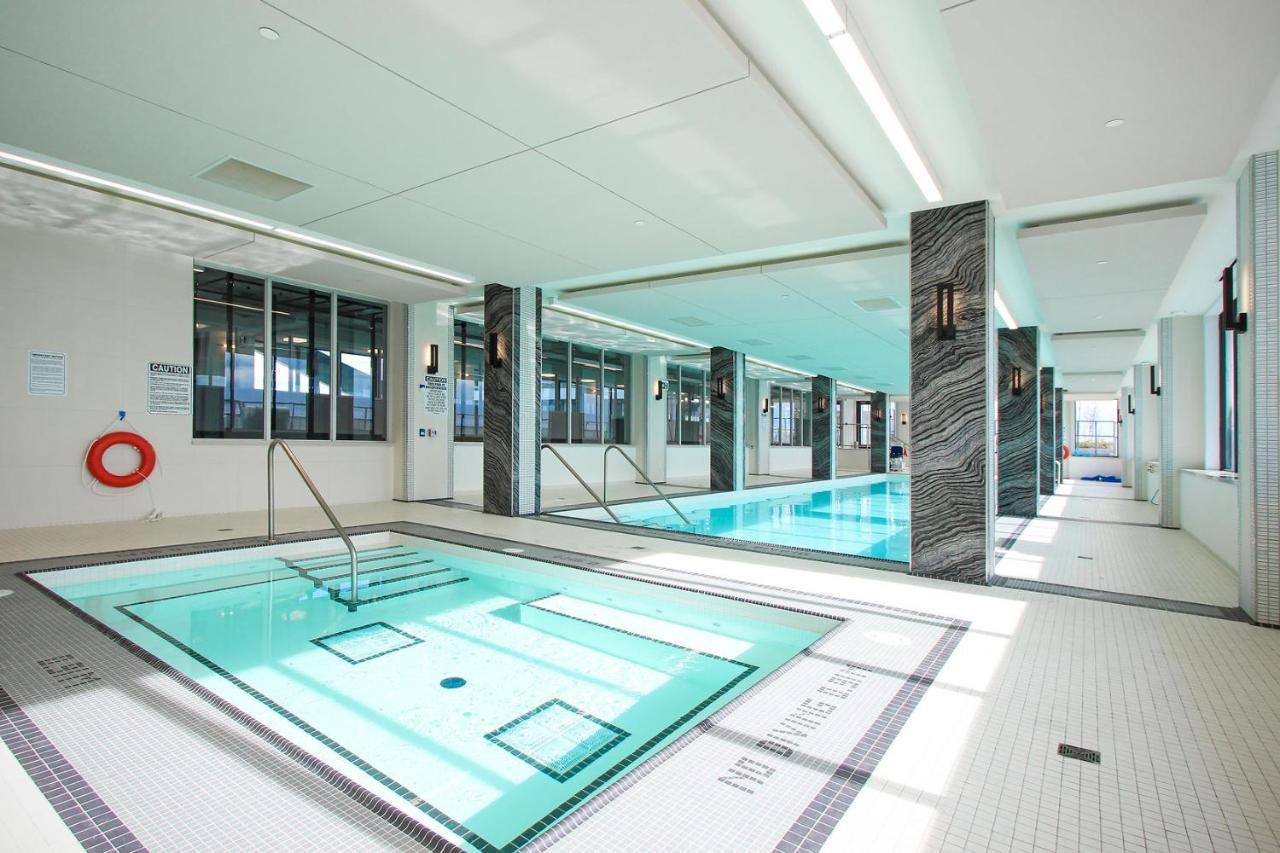 Condo In Parklawn & Lake Shore With Free Parking Close To Airport Toronto Exteriör bild