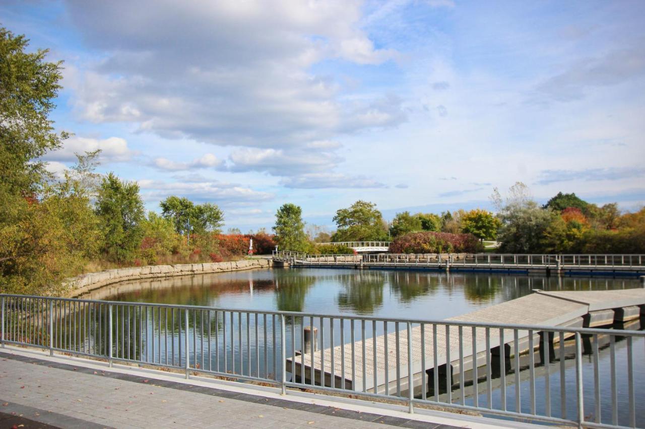 Condo In Parklawn & Lake Shore With Free Parking Close To Airport Toronto Exteriör bild