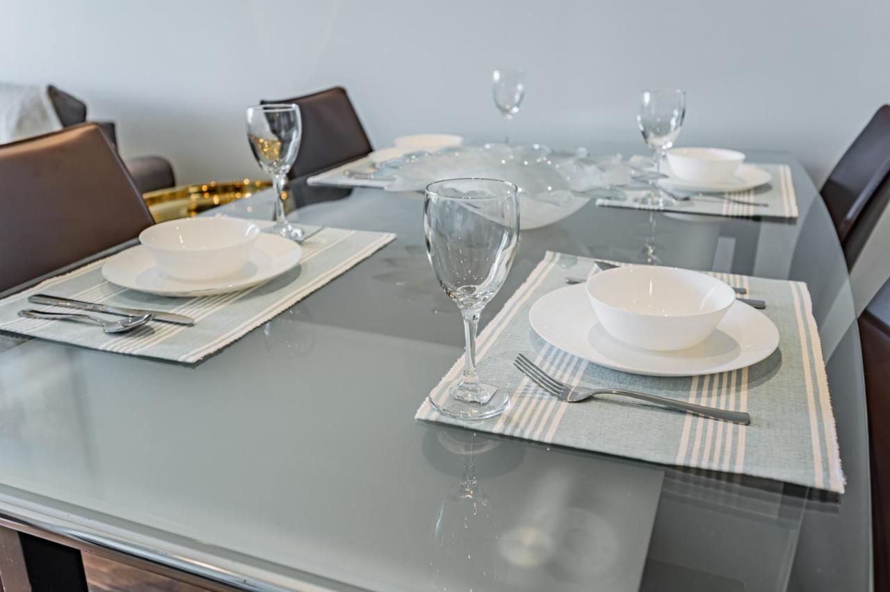 Condo In Parklawn & Lake Shore With Free Parking Close To Airport Toronto Exteriör bild