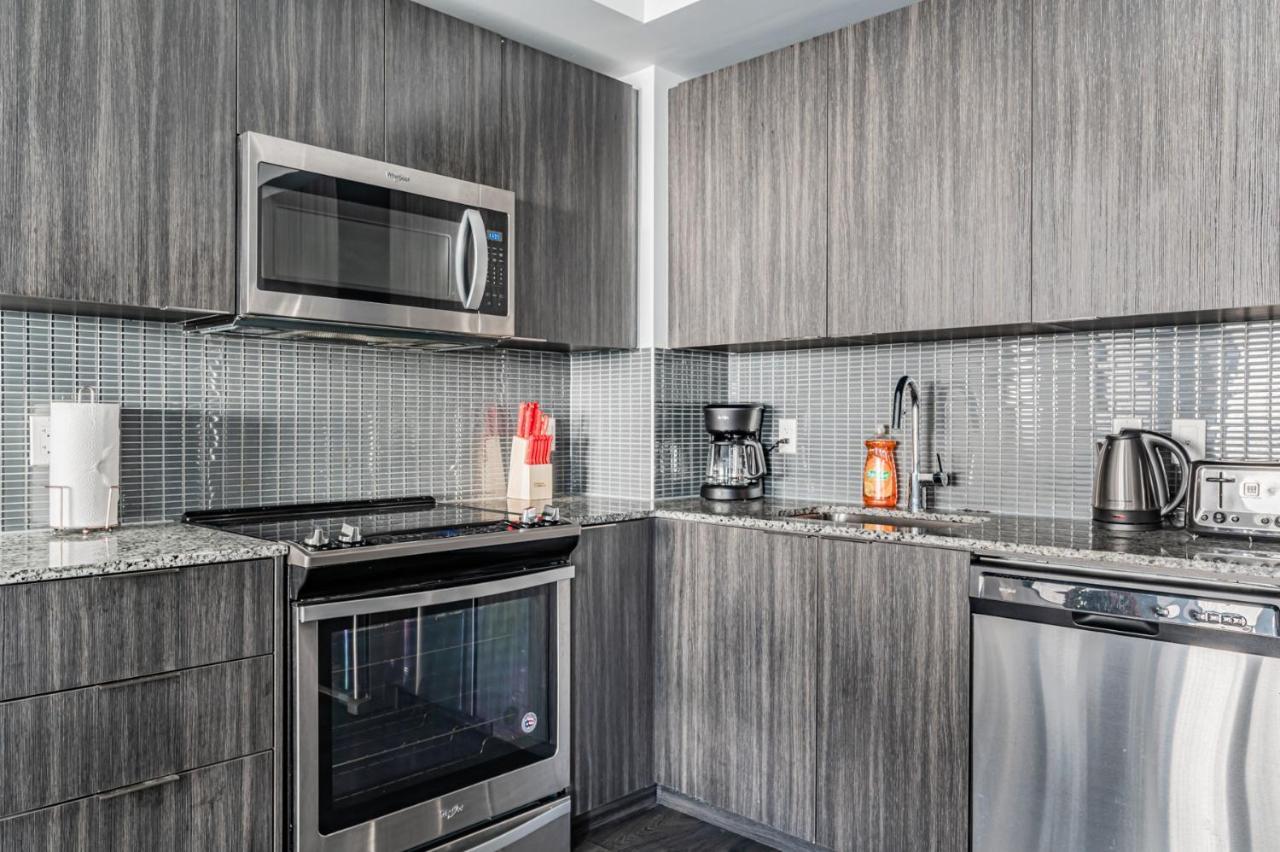 Condo In Parklawn & Lake Shore With Free Parking Close To Airport Toronto Exteriör bild