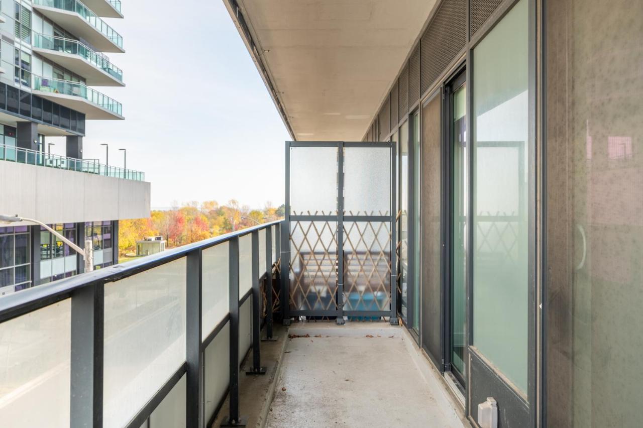 Condo In Parklawn & Lake Shore With Free Parking Close To Airport Toronto Exteriör bild