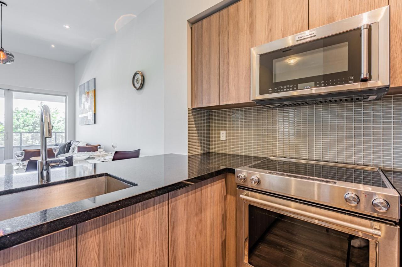 Condo In Parklawn & Lake Shore With Free Parking Close To Airport Toronto Exteriör bild