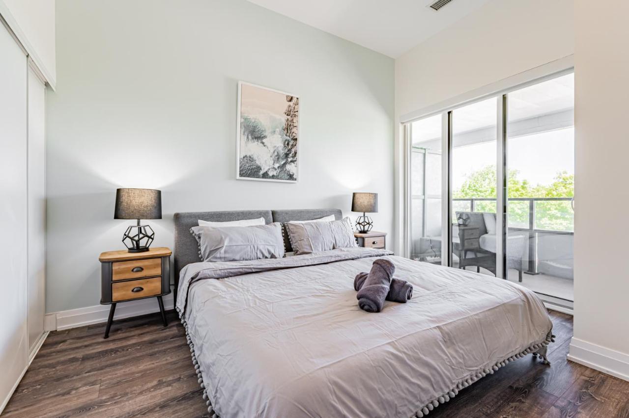 Condo In Parklawn & Lake Shore With Free Parking Close To Airport Toronto Exteriör bild