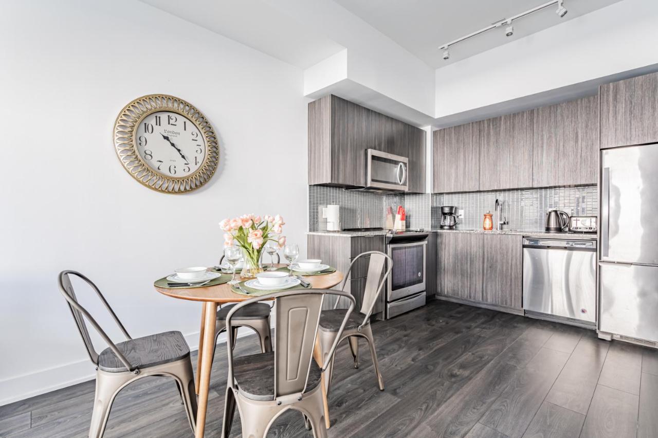 Condo In Parklawn & Lake Shore With Free Parking Close To Airport Toronto Exteriör bild