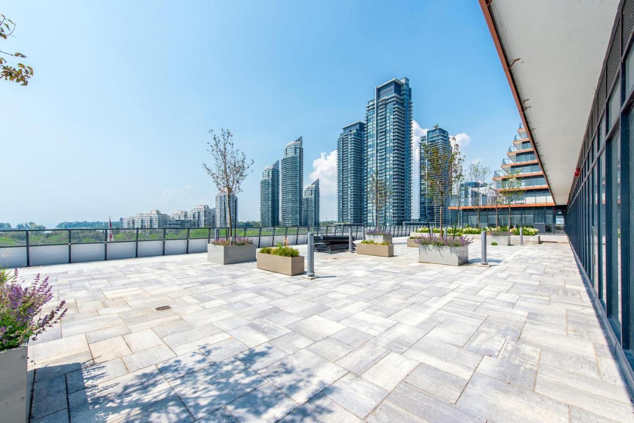 Condo In Parklawn & Lake Shore With Free Parking Close To Airport Toronto Exteriör bild
