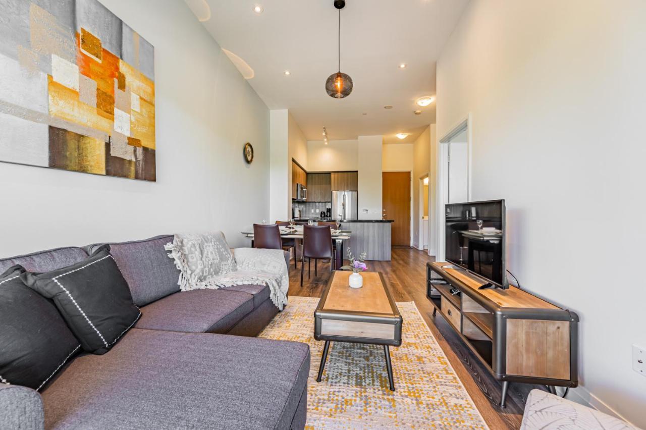 Condo In Parklawn & Lake Shore With Free Parking Close To Airport Toronto Exteriör bild