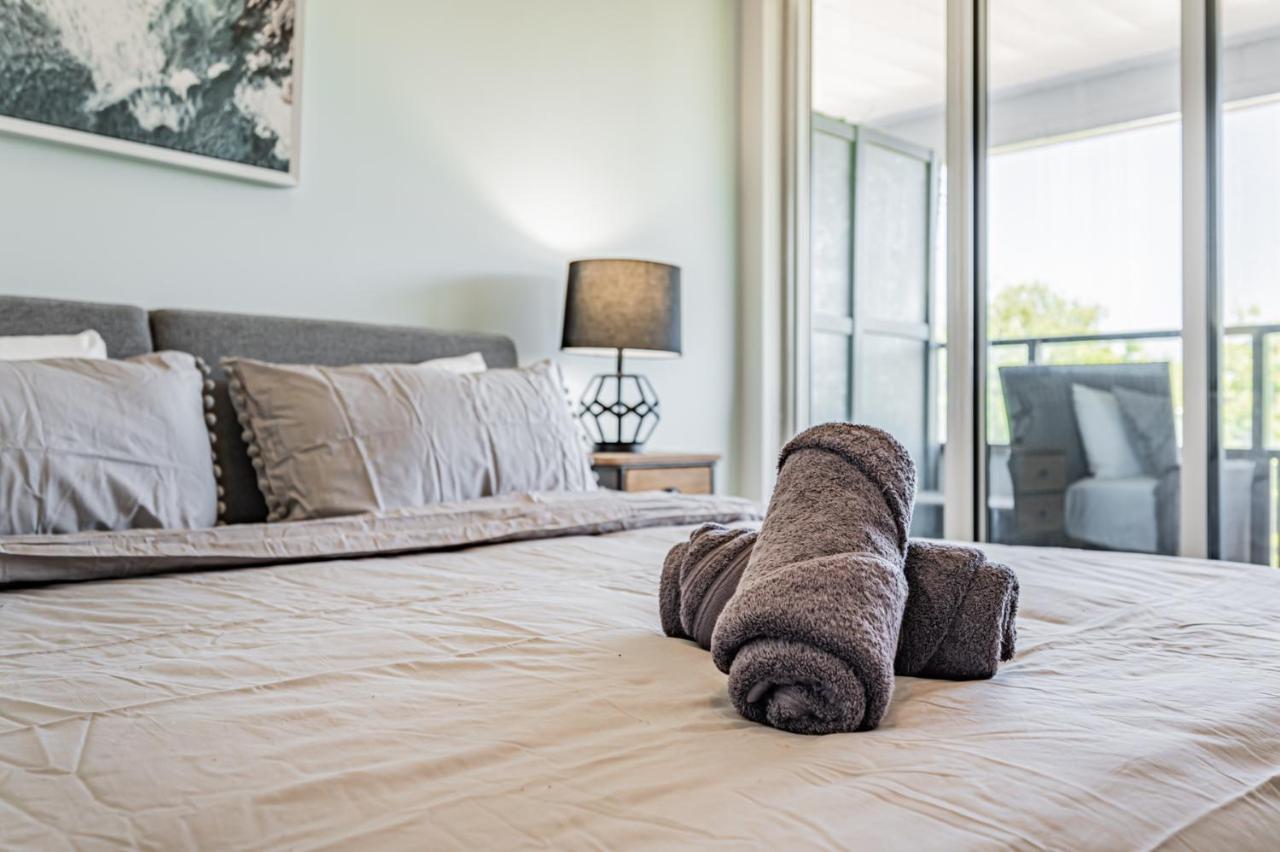 Condo In Parklawn & Lake Shore With Free Parking Close To Airport Toronto Exteriör bild