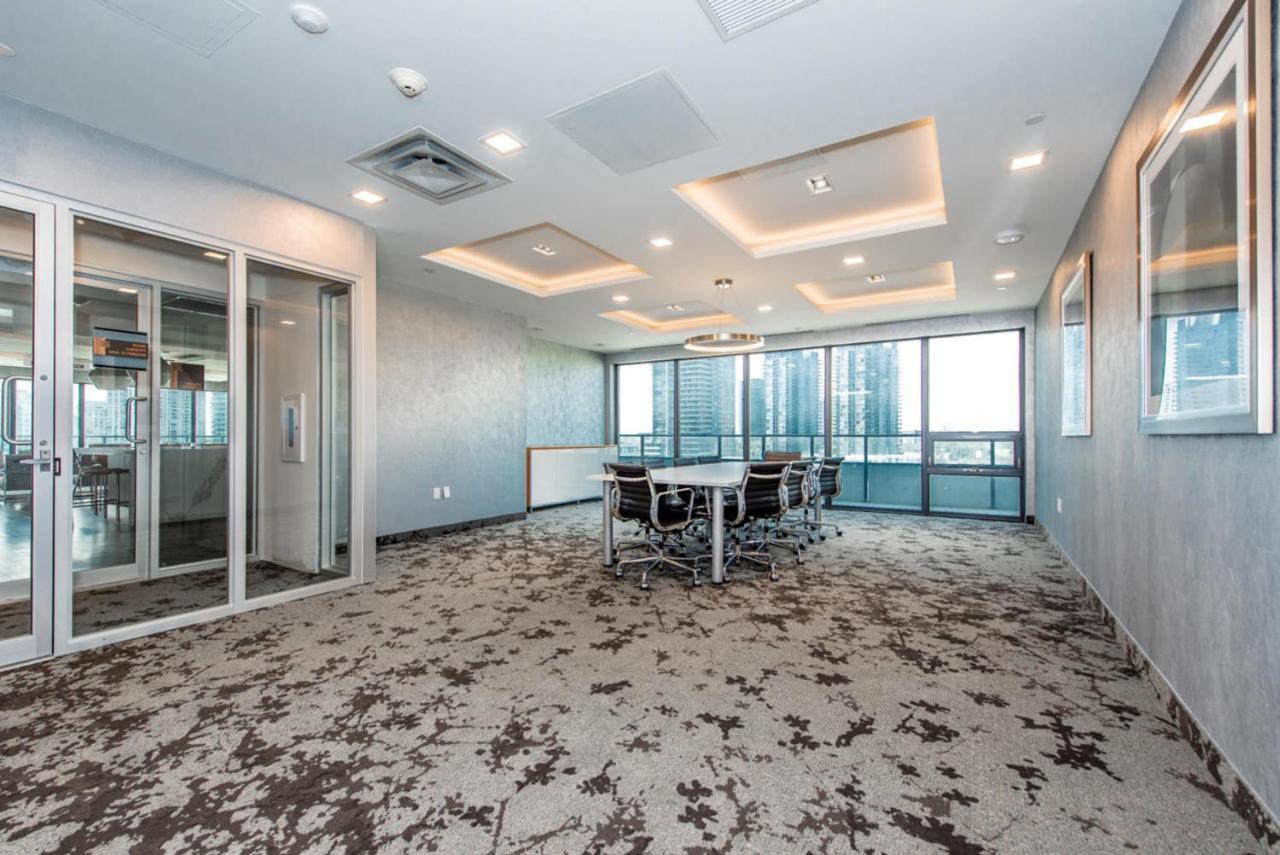 Condo In Parklawn & Lake Shore With Free Parking Close To Airport Toronto Exteriör bild