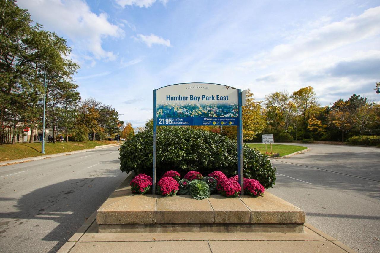 Condo In Parklawn & Lake Shore With Free Parking Close To Airport Toronto Exteriör bild