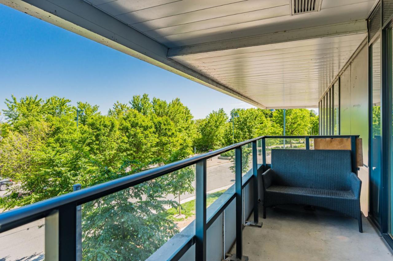 Condo In Parklawn & Lake Shore With Free Parking Close To Airport Toronto Exteriör bild