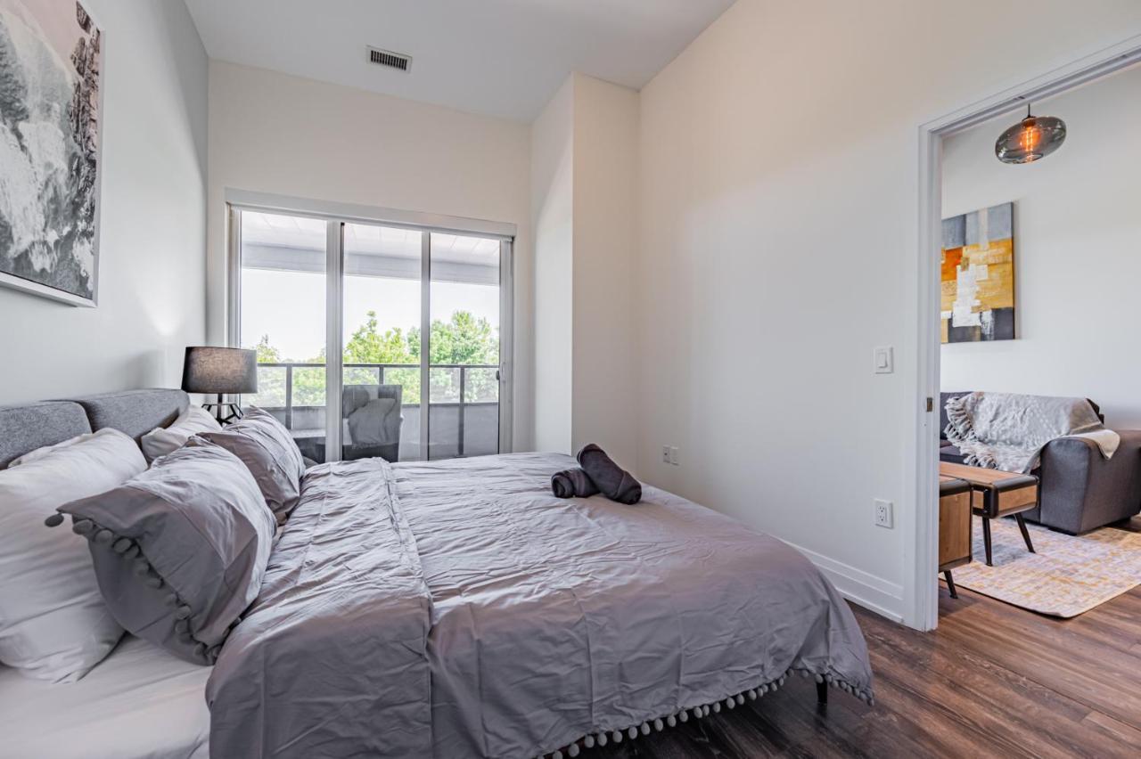 Condo In Parklawn & Lake Shore With Free Parking Close To Airport Toronto Exteriör bild