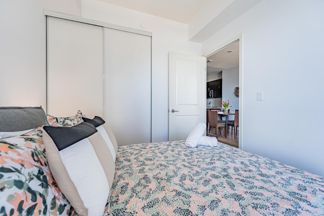 Condo In Parklawn & Lake Shore With Free Parking Close To Airport Toronto Exteriör bild