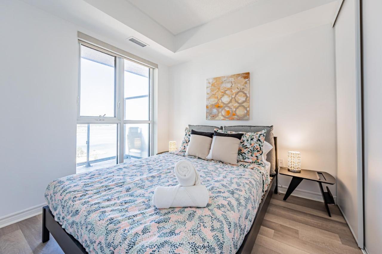 Condo In Parklawn & Lake Shore With Free Parking Close To Airport Toronto Exteriör bild